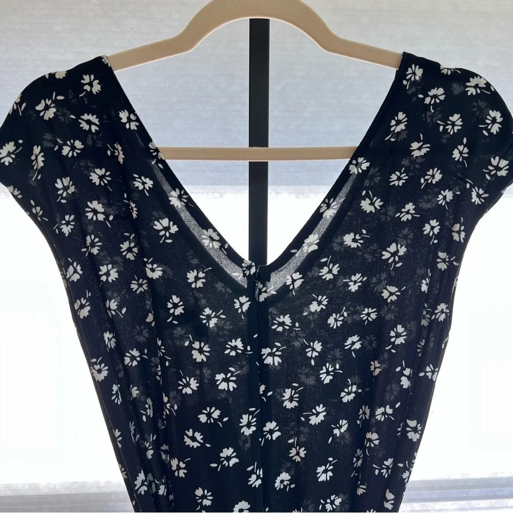 Gracemade Ditsy Floral Print V Neck Jumpsuit Black White Xs Made In Usa Nwt Chic — image 8 of 8